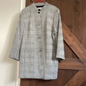 Black and white winter Kasper jacket. Long style. Great for business work wear.